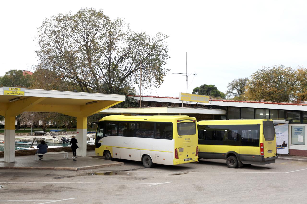 Autobusni kolodvor u Trogiru