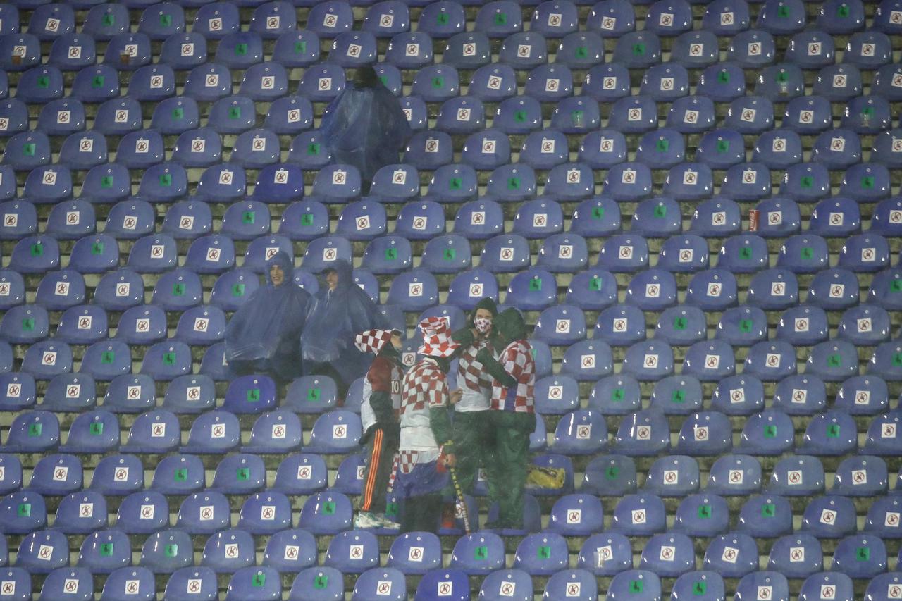 Zagreb: Jaka kiša pada tijekom utakmice Hrvatska - Švedska