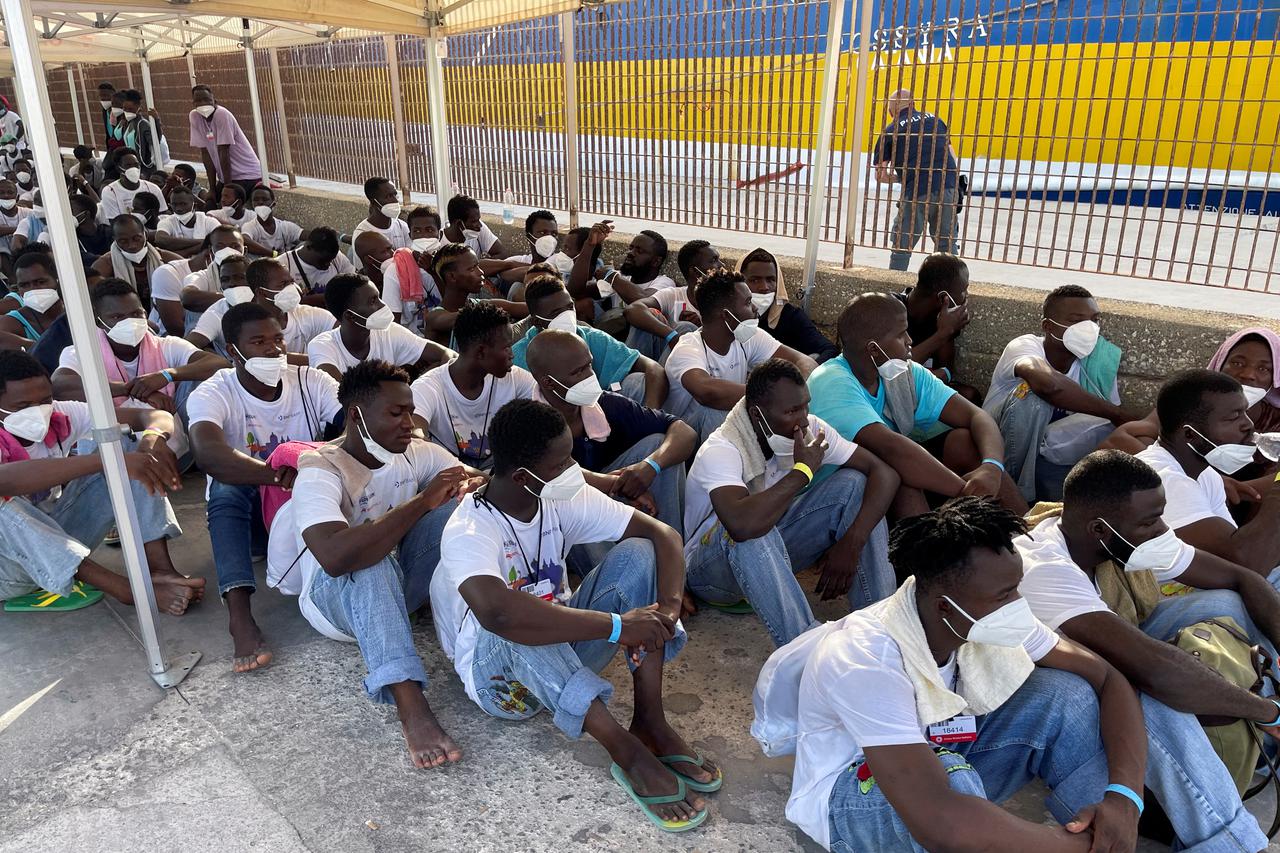 Migrants arrive in Lampedusa