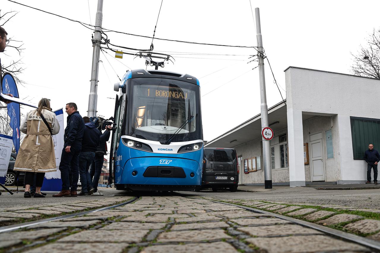 Zagreb: U promet pušten prvi od  80 planiranih novih niskopodnih tramvaja ZET-a 
