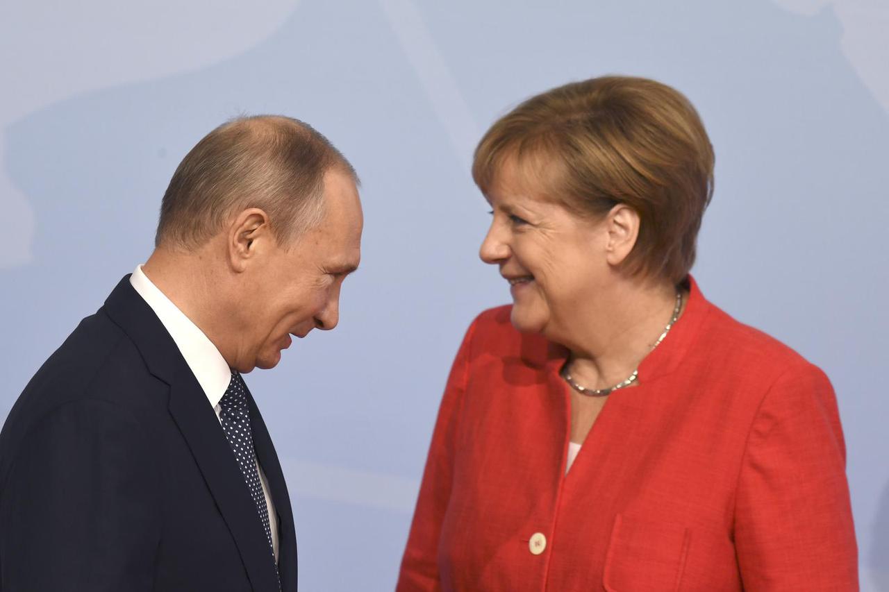 ARCHIVE PHOTO: Former Chancellor Angela Merkel and Vladimir PUTIN.