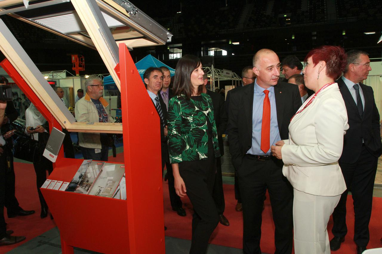 21.10.2015., Spaladium Arena, Split - Otvorenje 19. medjunarodnog sajma Saso. Ministar gospodarstva Ivan Vrdoljak i direktorica sajma Sanja Vukovic.  Photo: Miranda Cikotic/PIXSELL