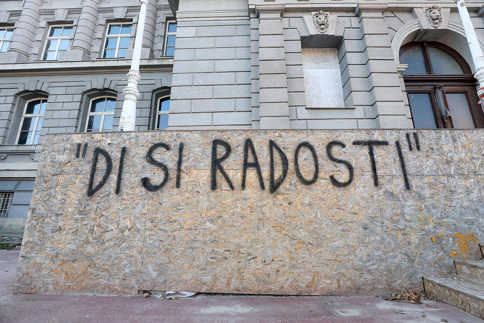 05.02.2024., Zagreb - Na muzeju Mimara osvanuli su grafiti SMS poruka koje su razmjenjivali Ivan Turudic i Josipa Rimac - Di si radosti i Di si Lipa. Photo: Goran Stanzl/PIXSELL