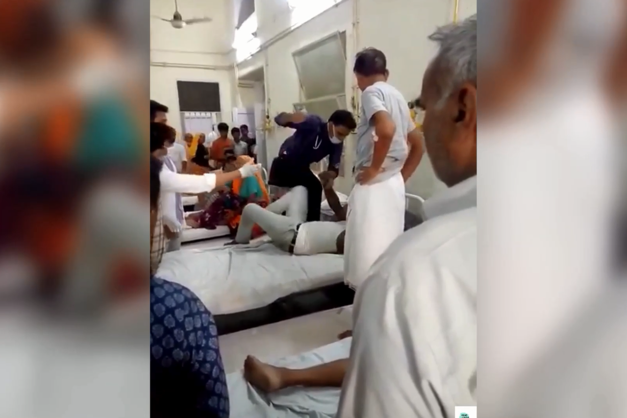 Liječnik tuče pacijenta