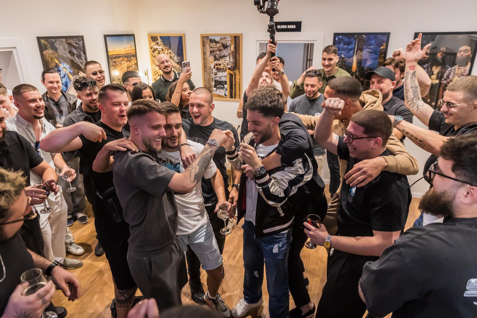 “Prezadovoljan sam i ponosan. Stvarno mi je srce puno jer se ovo događa”, iskreno je poručio Grše, kojemu je ovaj projekt jedno od najvažnijih profesionalnih poglavlja dosad.