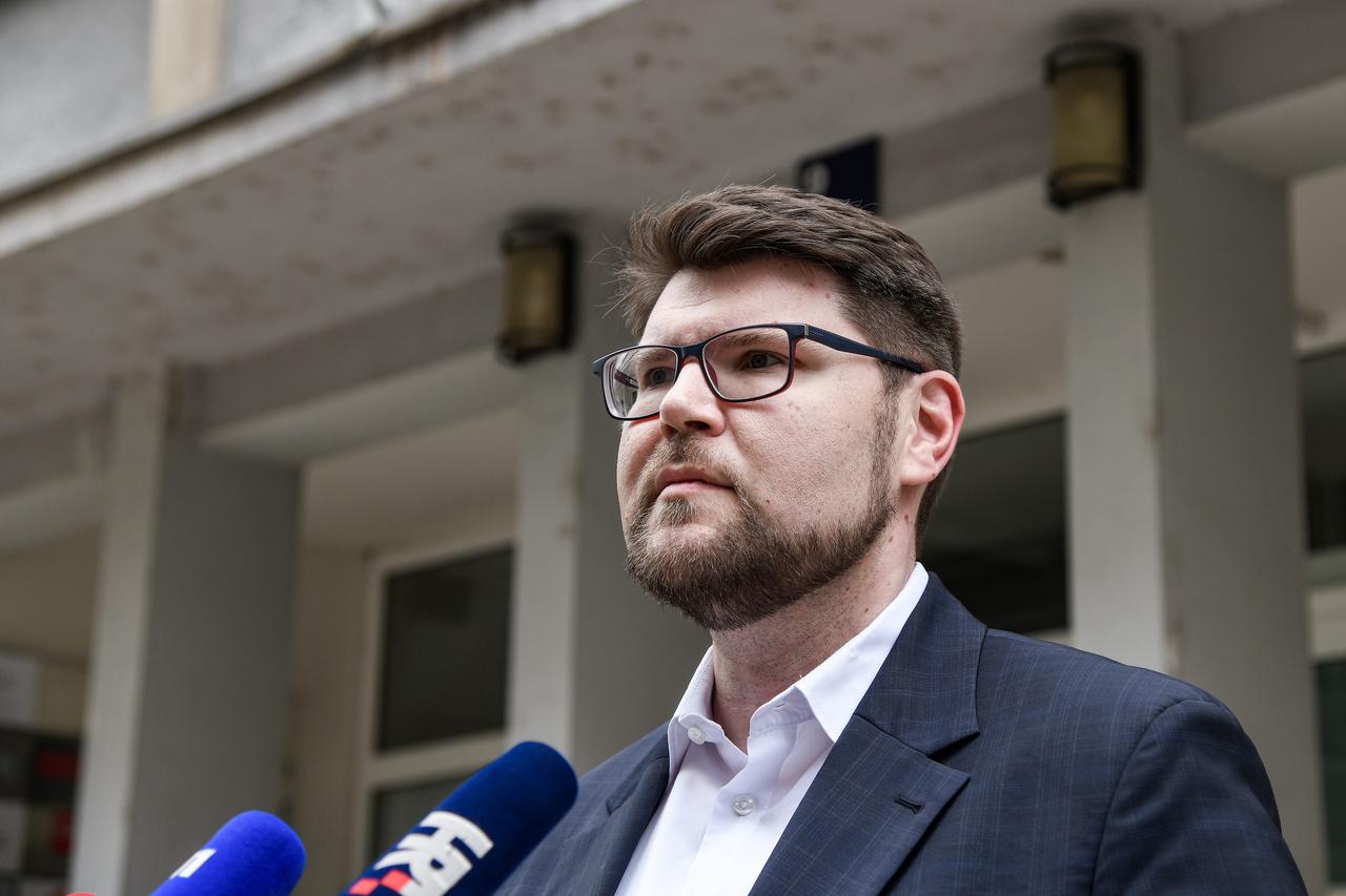 Zagreb: Peđa Grbin dao je izjavu mediju
