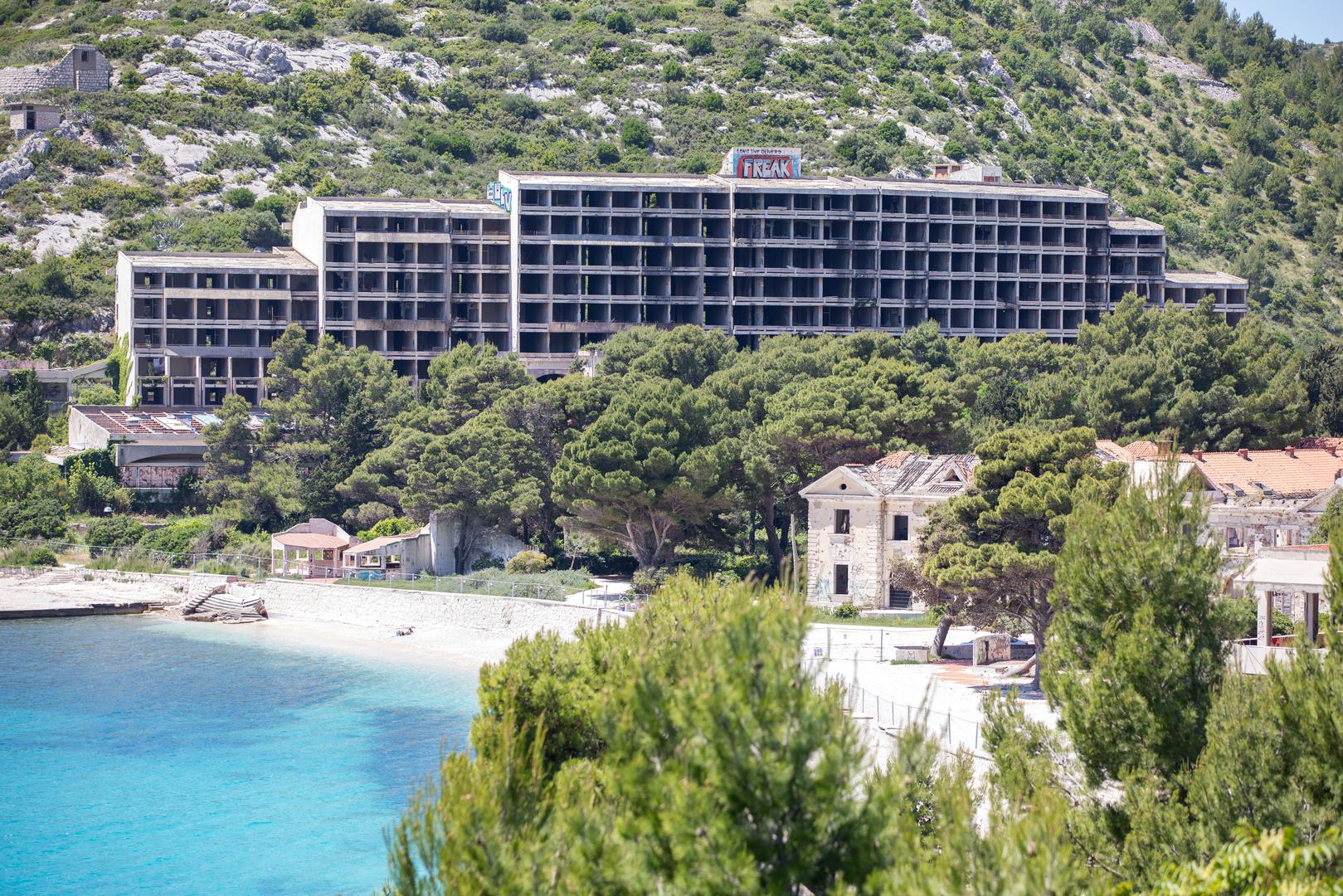 Nekadašnje elitno vojno odmaralište u Kuparima, desetak kilometara od Dubrovnika, godinama je bilo simbol propadanja – sve do sada.