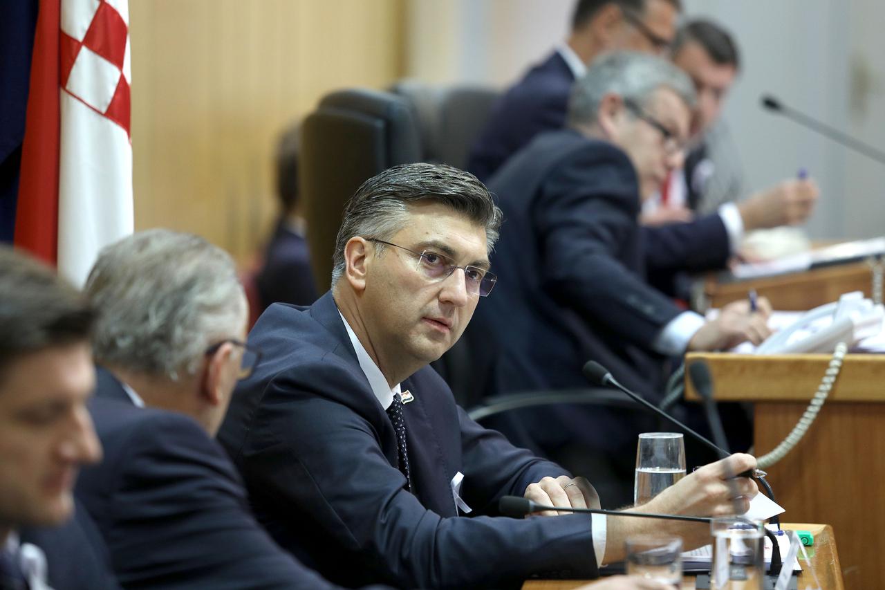 Usvajanjem dnevnog reda i aktualnim prijepodnevom počela 15. sjednica Sabora