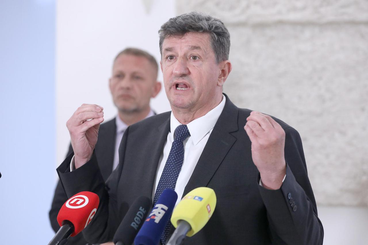 Zagreb: Konferencija za medije Željka Sačića, Kreše Beljaka i Mire Bulja nakon izbacivanja iz sabornice