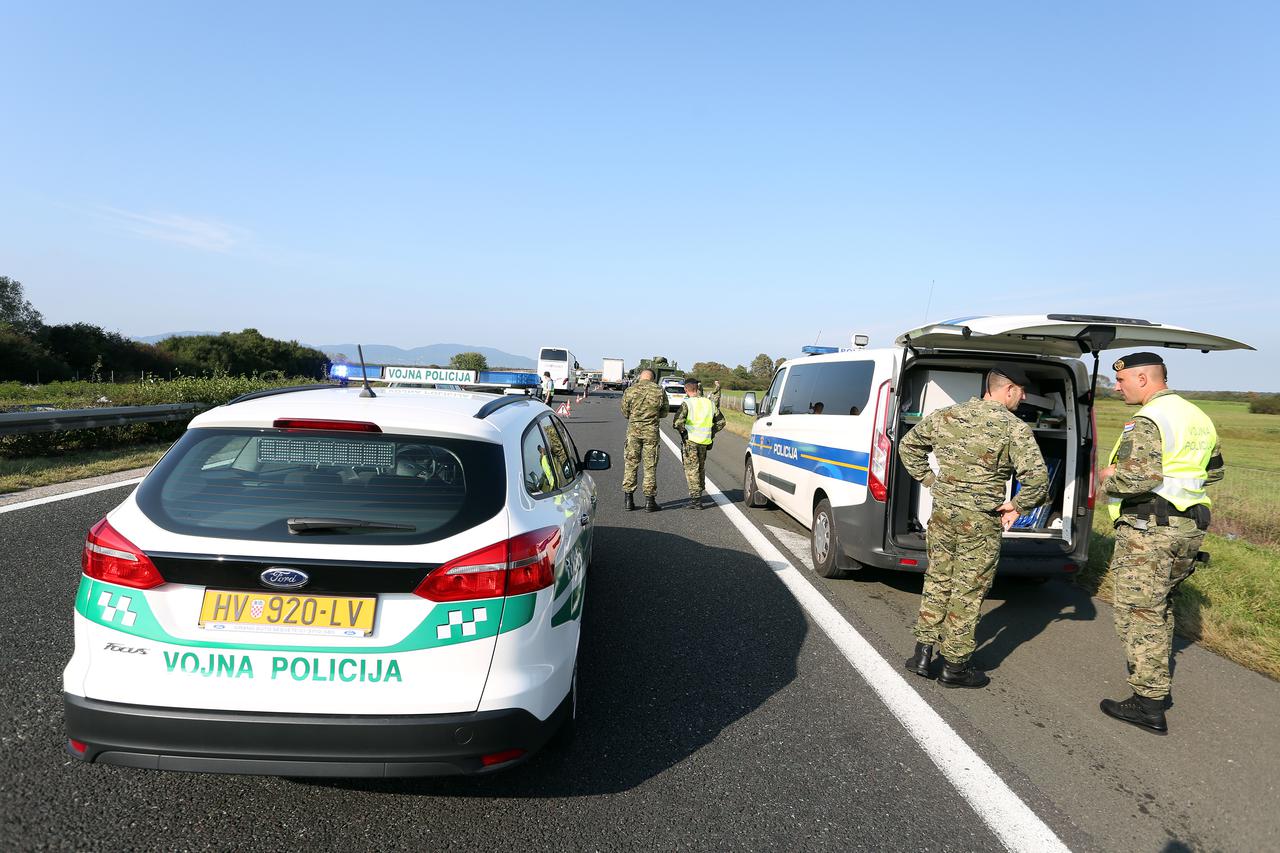 Vojni policajac poginuo na autocesti, pogazio ga kamion