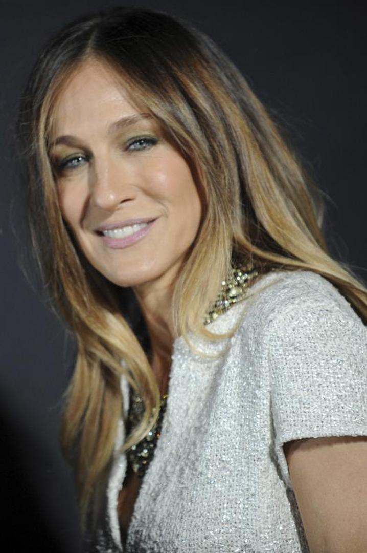  Ono što je poznato da je popravila na sebi su povećanje grudi i operacija nosa, a svemu tome treba dodati pretjerano korištenje botoksa kojim je sasvim promijenila izgled svog lica.