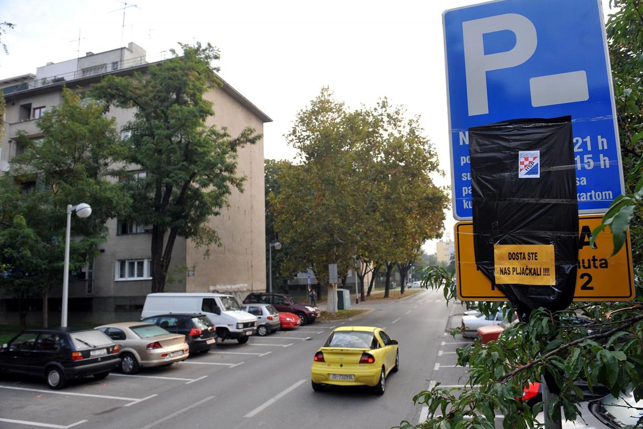 Zagreb: Stanovnici Vrbika zbog naplate parkinga oblijepili automate u 2. zoni