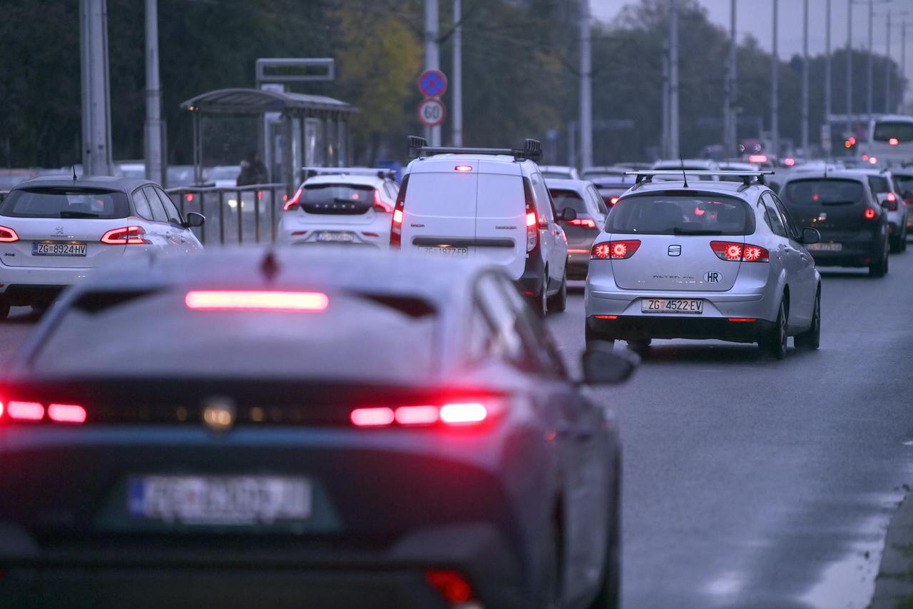 Zagreb: Zbog sajma knjiga nastaju velike gužve u prometu 