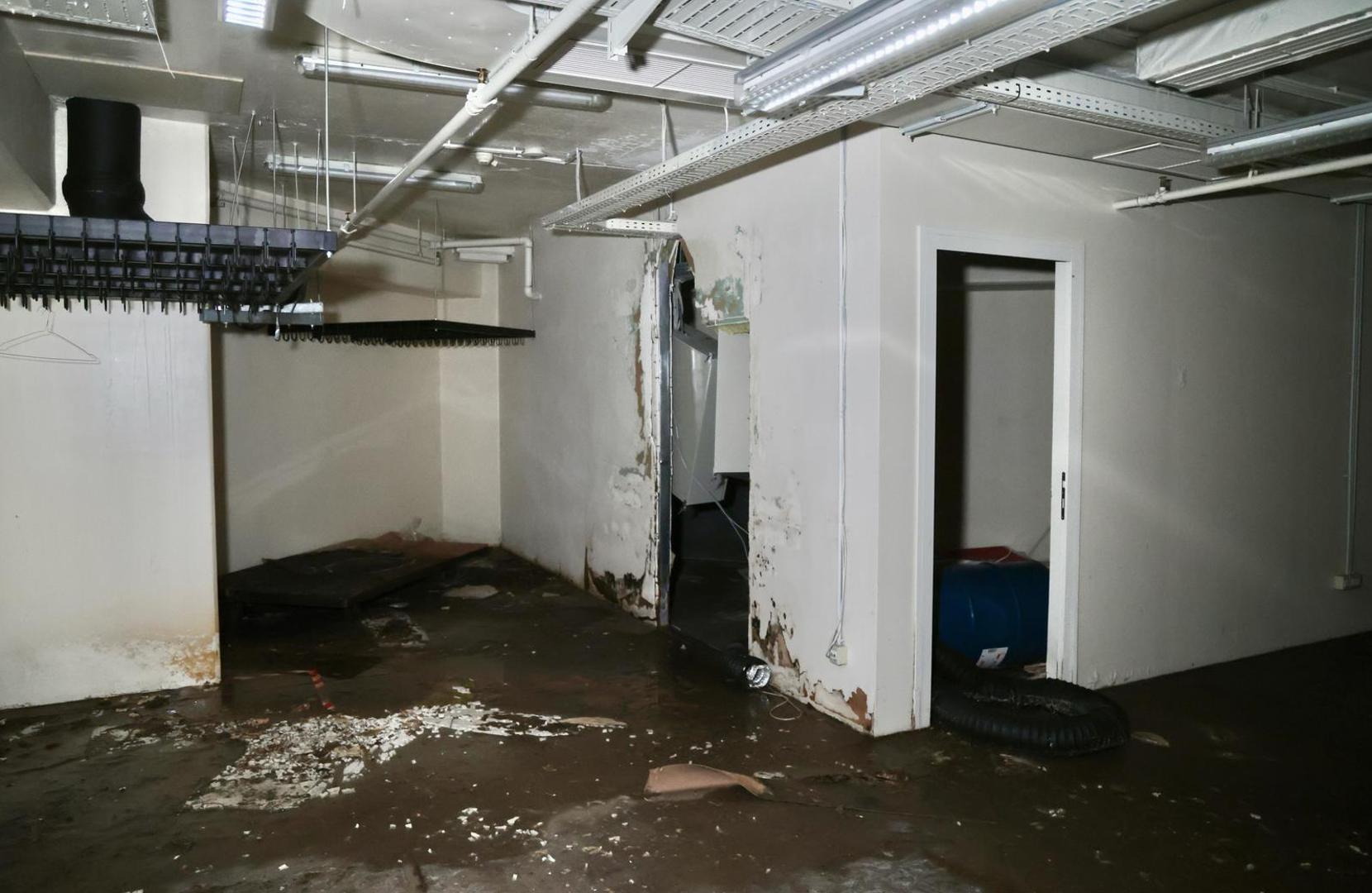 Podsjetimo, splitski gradonačelnik i stečajna upraviteljica nad tvrtkom Sportski grad TPN koja upravlja Spaladium arenom Natalija Mladineo u ponedjeljak su potpisali ugovor o kupoprodaji nekretnine i pokretnine Spaladium arene, kojim Grad preuzima vlasništvo nad tom dvoranom.