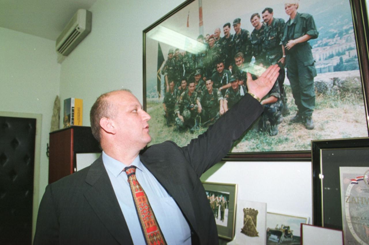 \'REVIJA GENERAL ROJS SNIMIO DAVOR VISNJIC\'