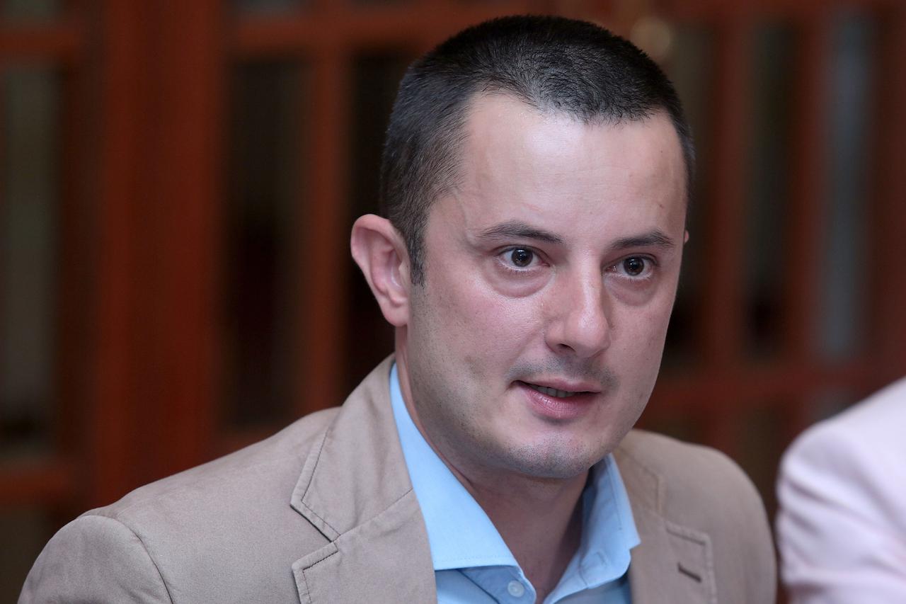 15.09.2014., Zagreb - Skupina saborskih zastupnika koji su svojim potpisom podrzali izmjene izbornog zakonodavstva na tragu GONG-ovih prijedloga odrzali su konferenciju za novinare o konacnom prijedlogu izmjena izbornih zakona. Dragan Zelic.