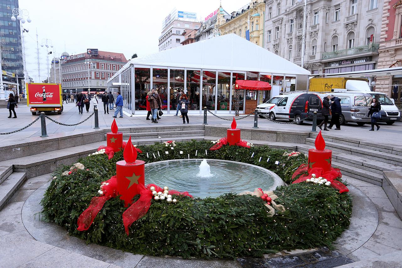 02.12.2014., Zagreb - Otvorenje satora na Trgu bana Josipa Jelacica uz prigodnu hranu i pice, te glazbu Kraljeva ulice.  Photo: Goran Stanzl/PIXSELL
