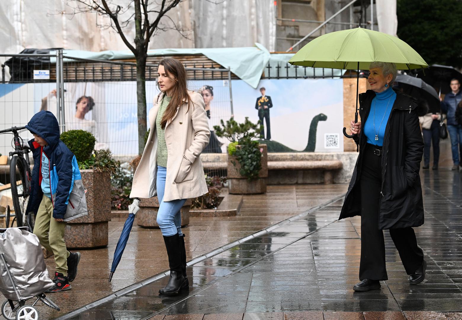 U listopadu 2015. godine, Lovro je oženio svoju dugogodišnju partnericu Mateu, s kojom je ubrzo postao otac sina. 