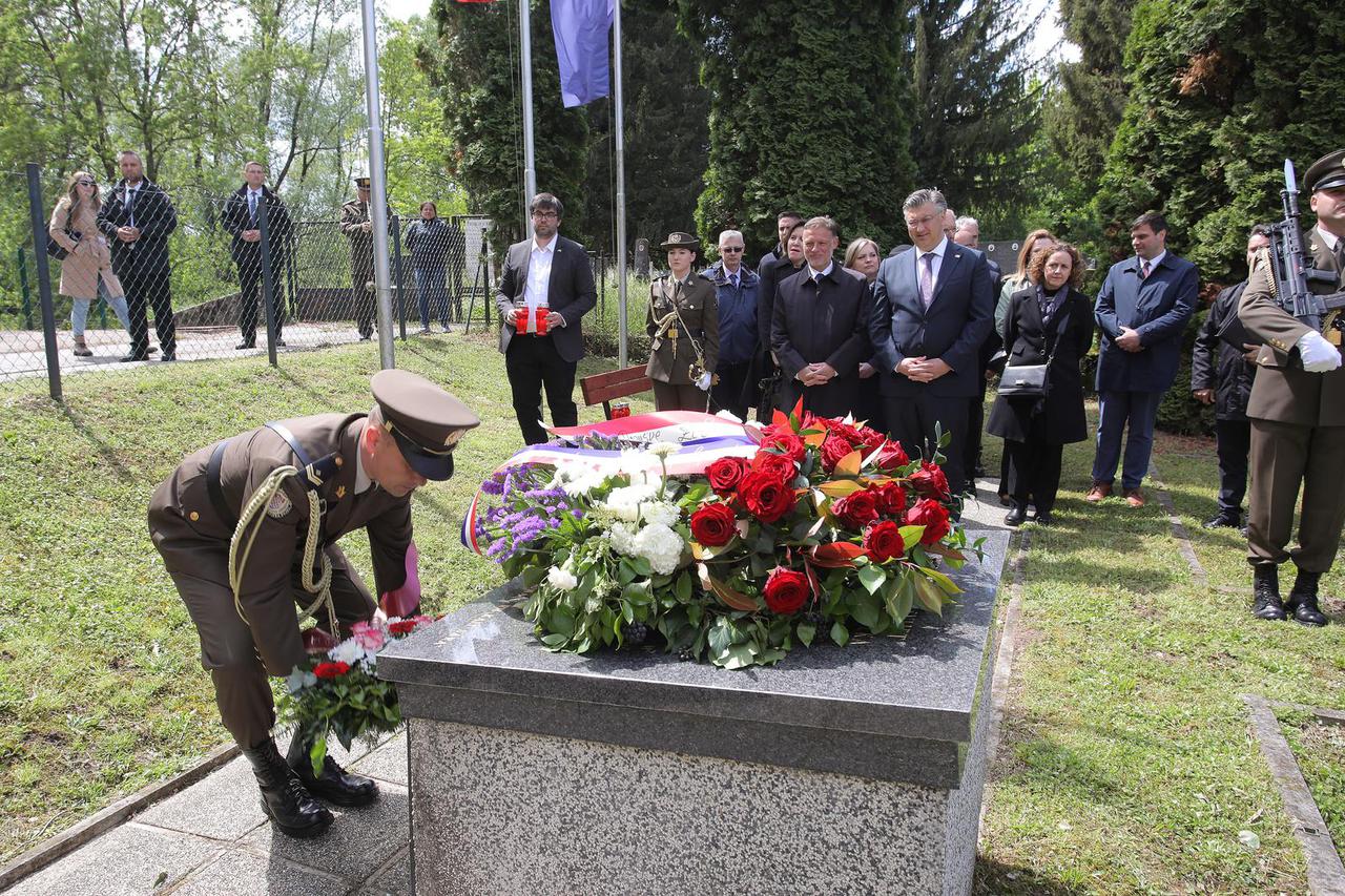 Komemoracija i polaganje vijenaca na Romskom groblju Uštica