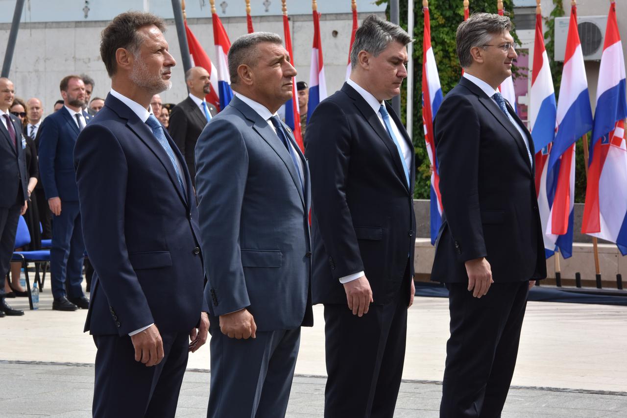 Polaganje vijenaca i govori Milanovića, Plenkovića, Jandrokovića i Gotovine u Kninu