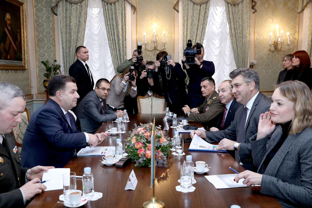 U posljednje dvije godine brojna ukrajinska izaslanstva, pa tako i vojna, dolaze u Hrvatsku te na razgovore u Banske dvore