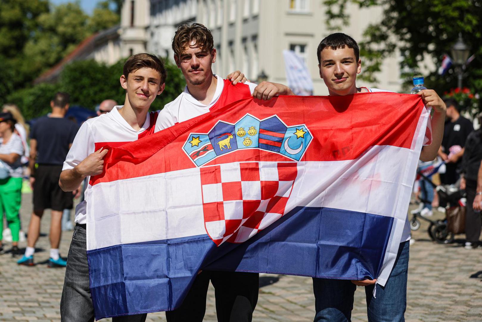 09.06.2024., Neuruppin, Njemacka - Dolazak navijaca na trg uoci dolaska Hrvatske nogometne reprezentacije u kamp. Photo: Luka Stanzl/PIXSELL