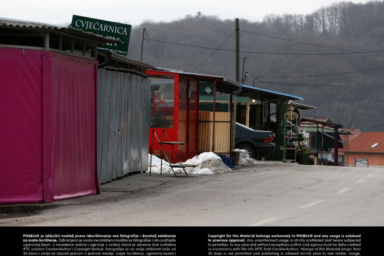 '19.02.2013., Zagreb - Aleja tisine, cesta koja vodi do ulaza na gradsko groblje Markovo polje. Photo: Borna Filic/PIXSELL'