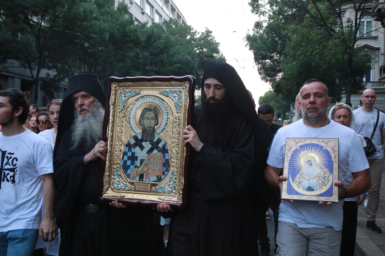 Beograd: Udruga "Ujedinjeni za tradiciju i porodicu" organizirala prosvjed protiv EuroPridea