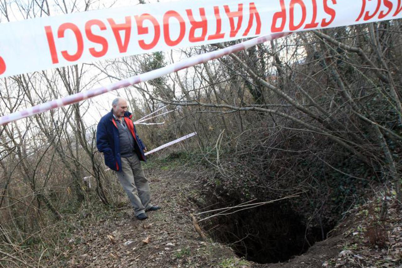 Kod Knina se otvorila rupa duboka 10-ak metara