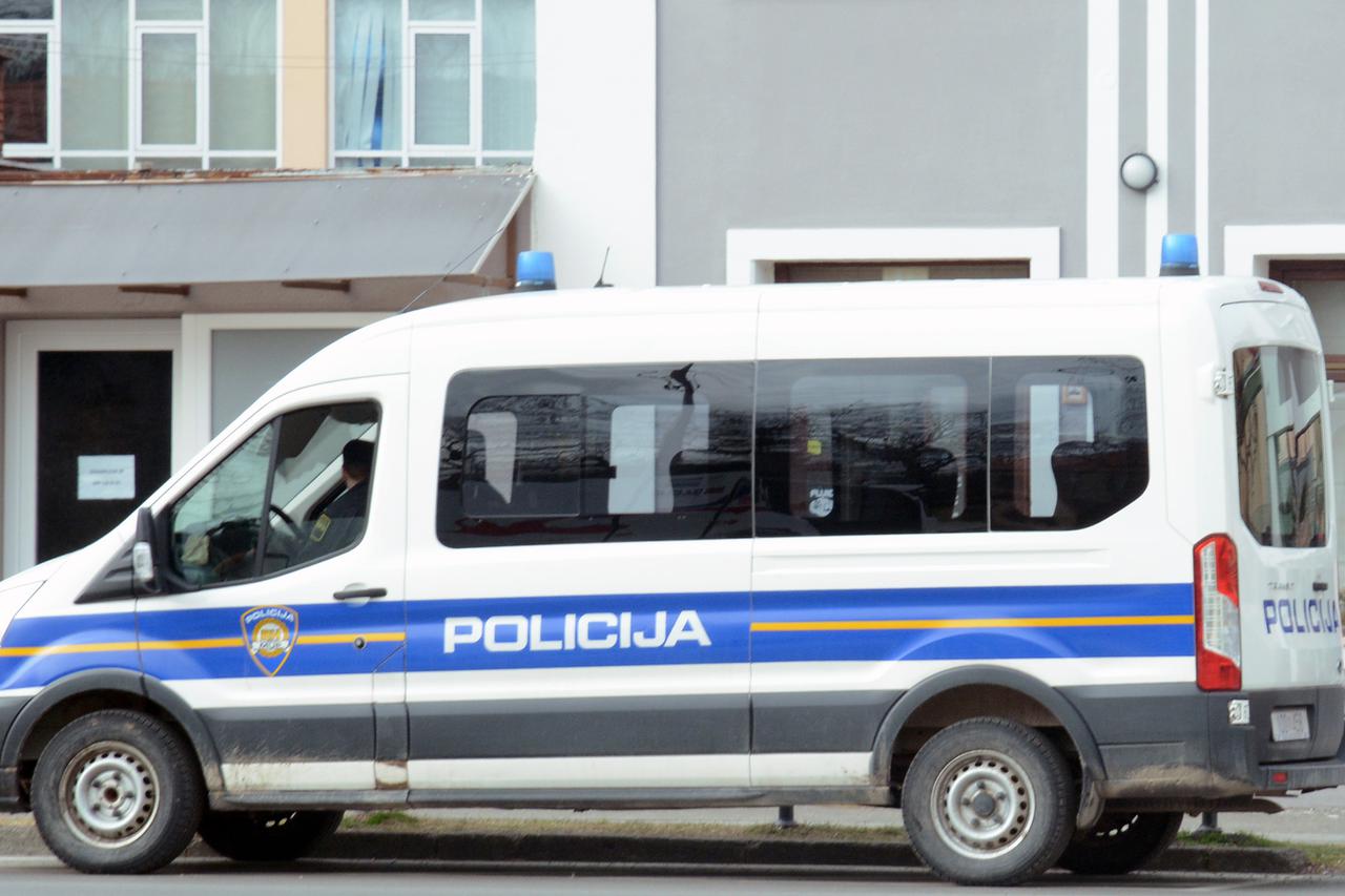 Policijska akcija u Sisku zbog uhićenja osoba povezanih s utajom poreza