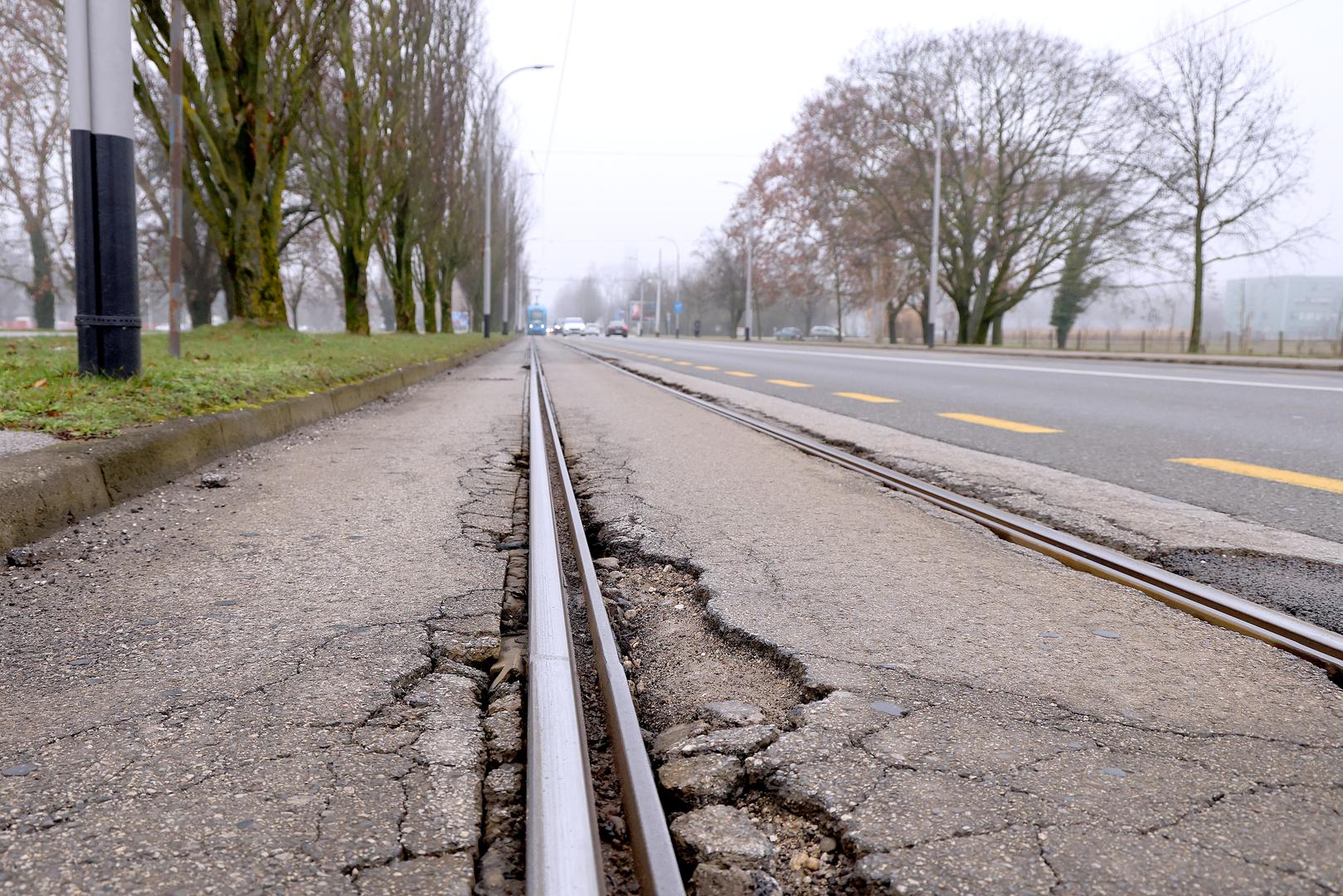 Ostaje za vidjeti hoće li nadležne službe pristupiti cjelovitijoj obnovi ove dionice tramvajske pruge.