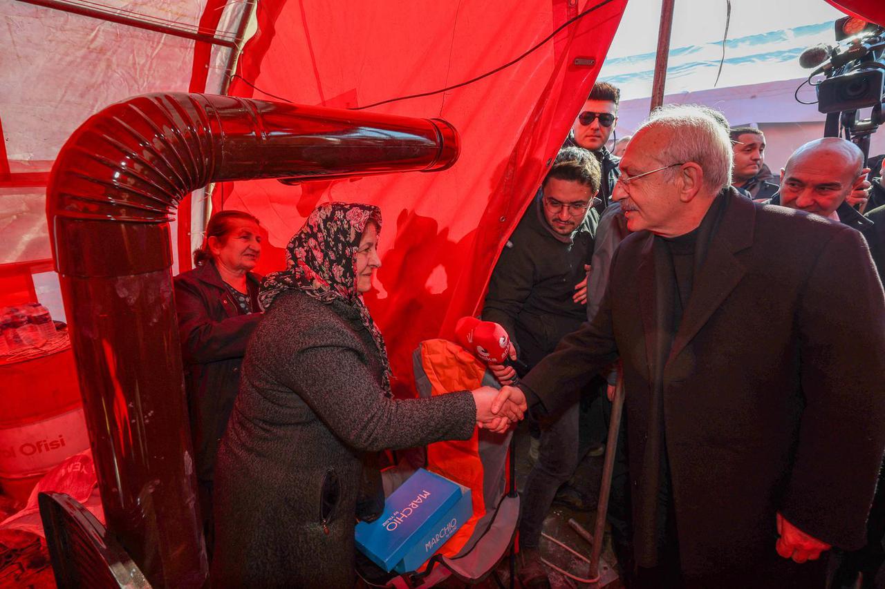 Earthquake Death Toll Passes 28000 - Turkey