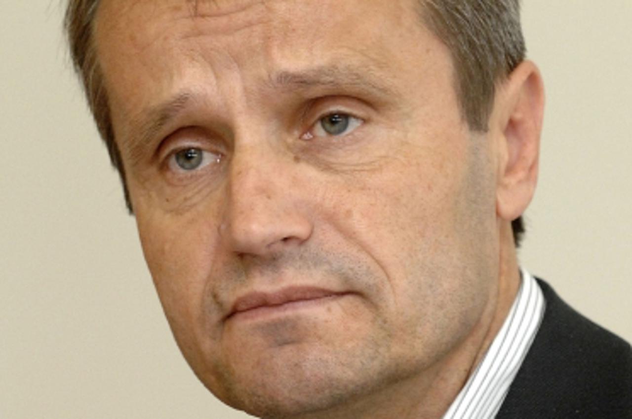 '17.06.2010., Nedelisce - Ivica Perhoc, zupan Medjimurske zupanije, potpisao zahtjev za spasavanje procesa decentralizacije.  Photo: Vjeran Zganec Rogulja/PIXSELL'