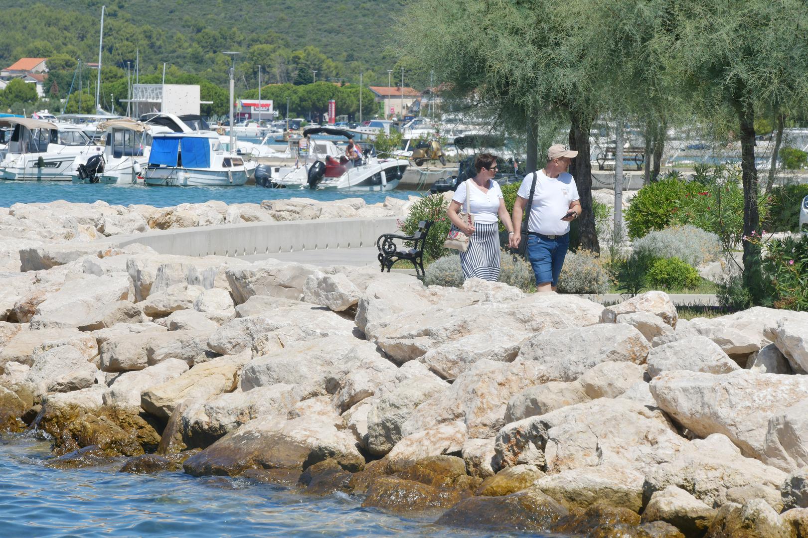 U idili Sukošana, mjestu s kućama starim dvjestotinjak godinama, osjeća se duh Dalmacije kakav je
nekad bio. 