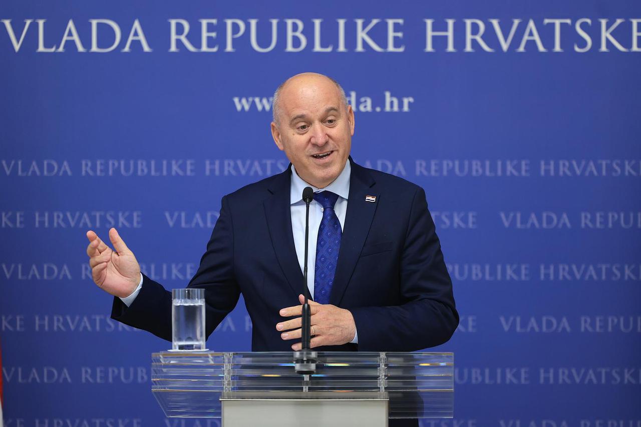 Branko Bačić dao je izjavu medijima nakon koalicijskog sastanaka u Banskim dvorima