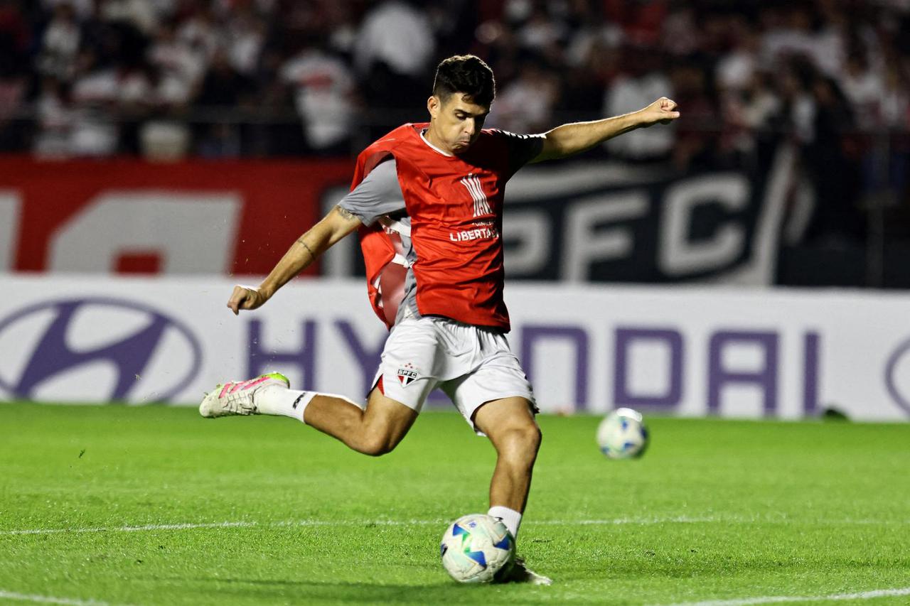 FILE PHOTO: Copa Libertadores - Group Stage - Sao Paulo v Libertad