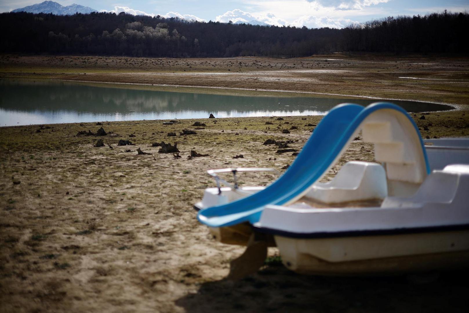 A view shows the partially dry Lake Montbel at the foot of the Pyrenees Mountains as France faces records winter dry spell raising fears of another summer of droughts and water restrictions, March 13, 2023. REUTERS/Sarah Meyssonnier Photo: Sarah Meyssonnier/REUTERS