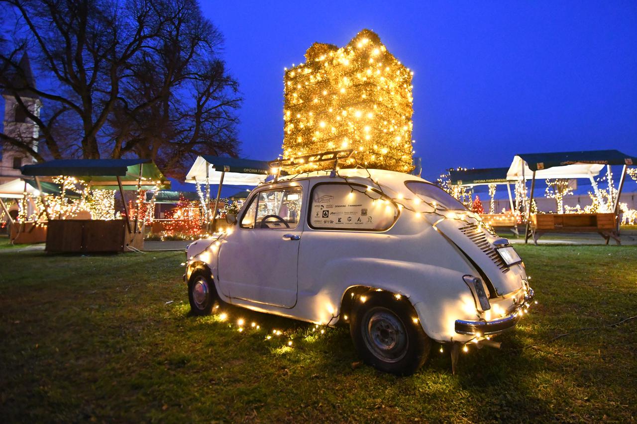 Adventska čarolija u Farkaševcu gdje je čak i "Fićo" ukrašen lampicama