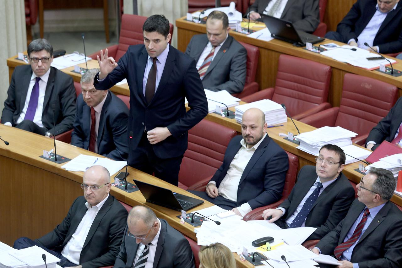 15.12.2016., Zagreb - Sabor glasovanjem o proracunu za 2017. godinu i drugim raspravljenim tockama dnevnog reda zavrsava svoju drugu sjednicu. Davor Bernardic. Photo: Patrik Macek/PIXSELL