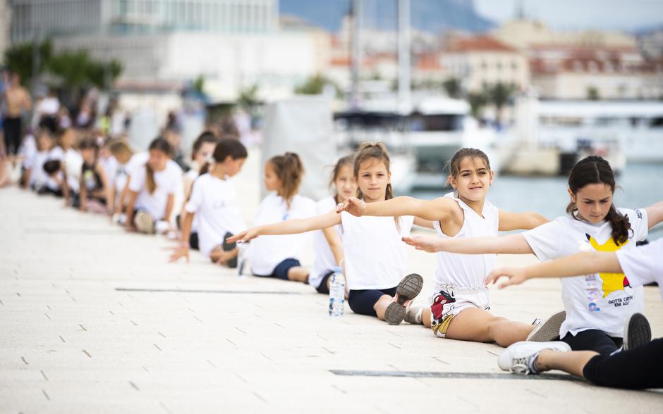 Više od 500 sportaša u Dubrovniku, Splitu i Zadru napravili gimnastičku špagu dugu 680 metara!