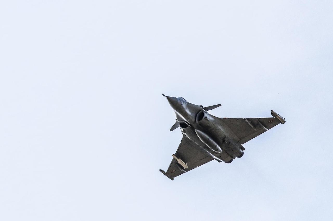 FRA, Alexis Pinturault bei einem Missionsflug an Bord einer Rafale