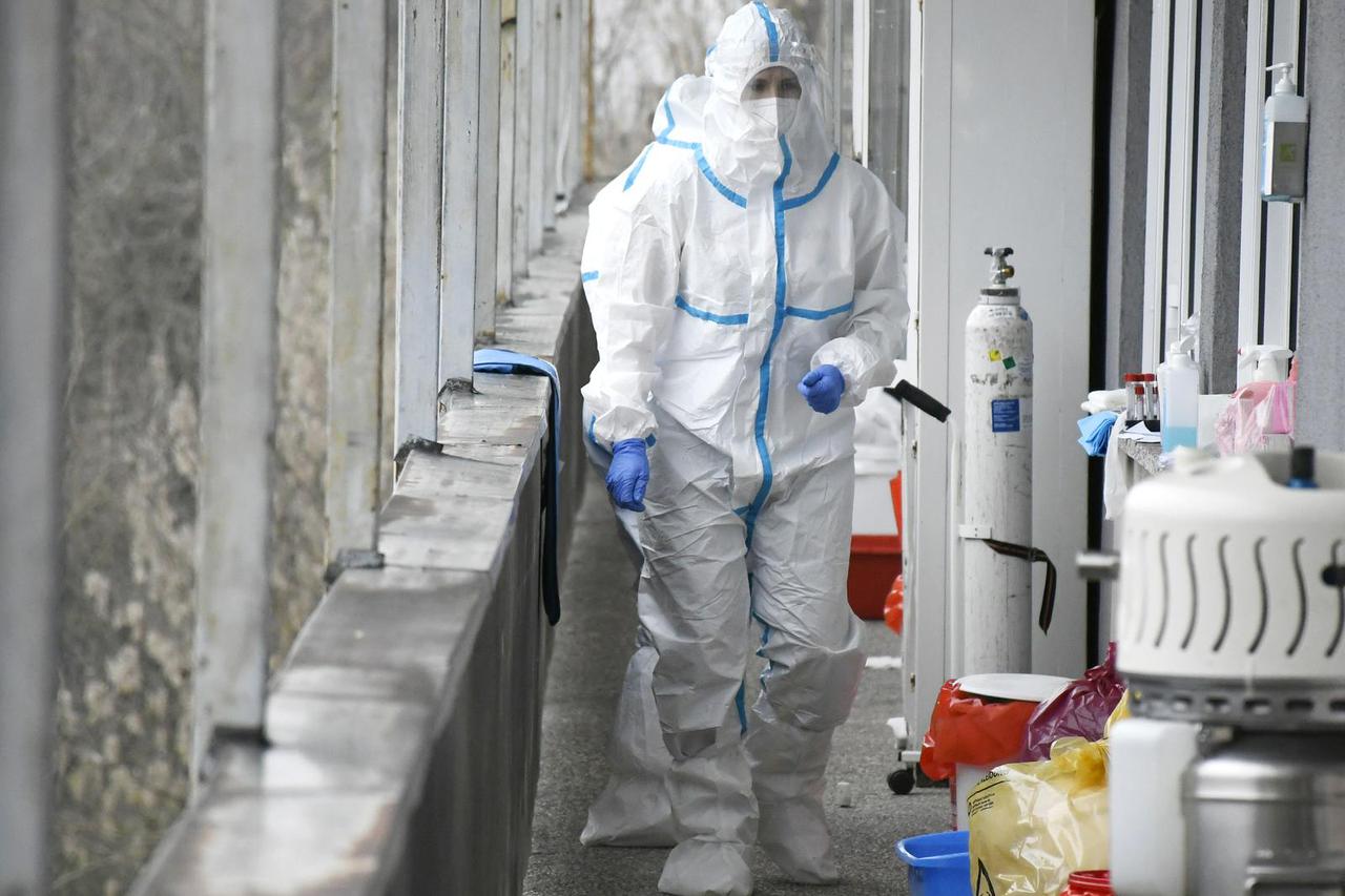 Odjel Opće bolnice Sisak na kojem se liječe oboljeli od COVID-19 od kojih je deset osoba na respiratoru