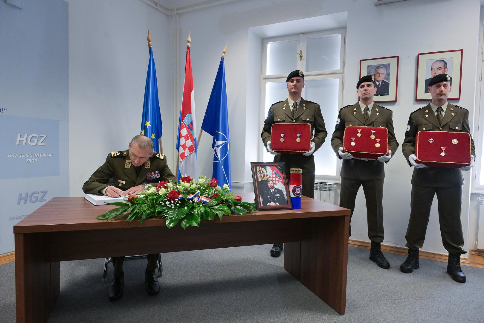 U Velikoj dvorani Hrvatskog generalskog zbora u Zagrebu danas je održana komemoracija za general-pukovnika Matu Laušića, koji je preminuo 12. svibnja. Komemoraciju je organizirao Hrvatski generalski zbor u dogovoru s obitelji.