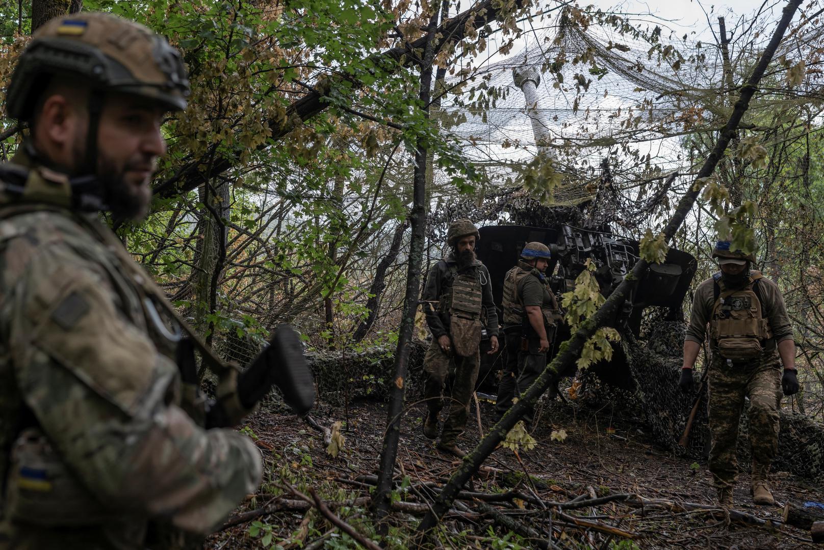 Artillerymen of the 13th Operative Purpose Brigade 'Khartiia' of the National Guard of Ukraine prepare a howitzer to fire towards Russian troops, amid Russia's attack on Ukraine, near the village of Lyptsi in Kharkiv region, Ukraine June 17, 2024. REUTERS/Viacheslav Ratynskyi Photo: VIACHESLAV RATYNSKYI/REUTERS