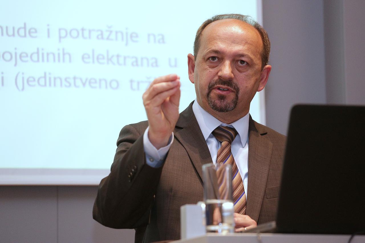 25.05.2015., Zagreb - Radnicko vijece Hrvatske elektroprivrede javno je predstavilo Analizu potrebe dokapitalizacije HEP-a. Ivan Lovrinovic.  