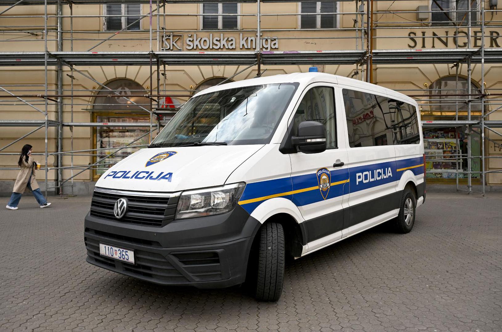 10.04.2025., Zagreb - Policija privodi osumljicenog navodno povezanog s trgovinom drogom na Trgu bana Josip Jelacica. Photo: Marko Lukunic/PIXSELL