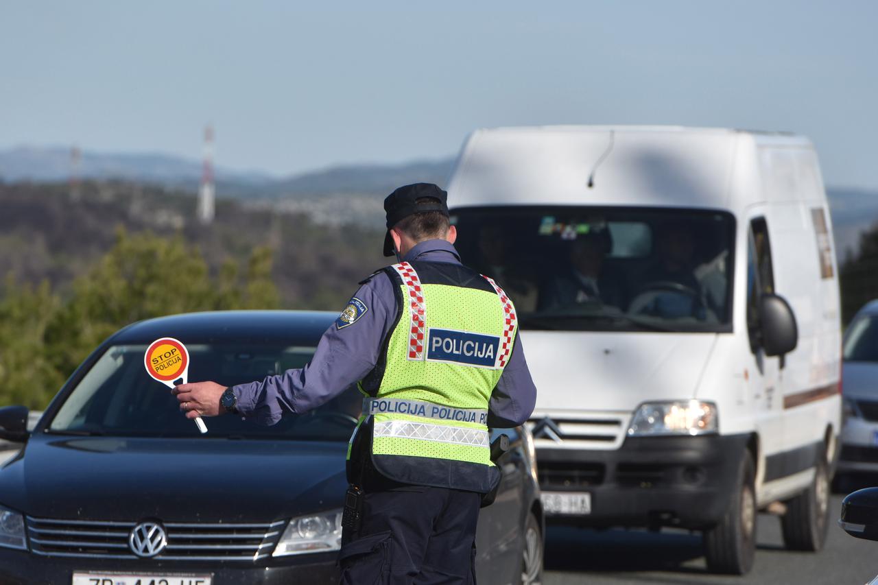 Kontrola e-propusnica na izlazu sa autoceste  kod Šibenika