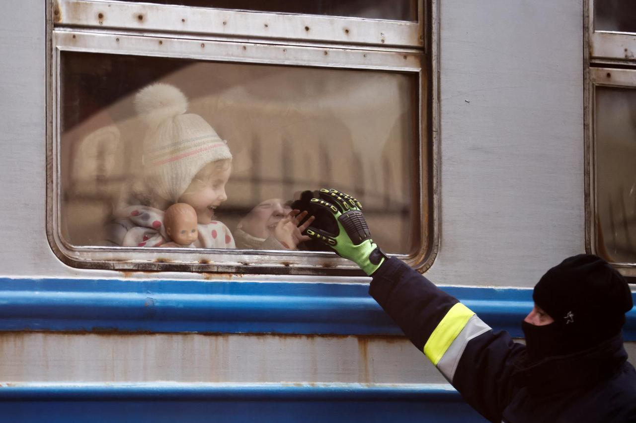 People arrive in a Ukrainian train from Lviv