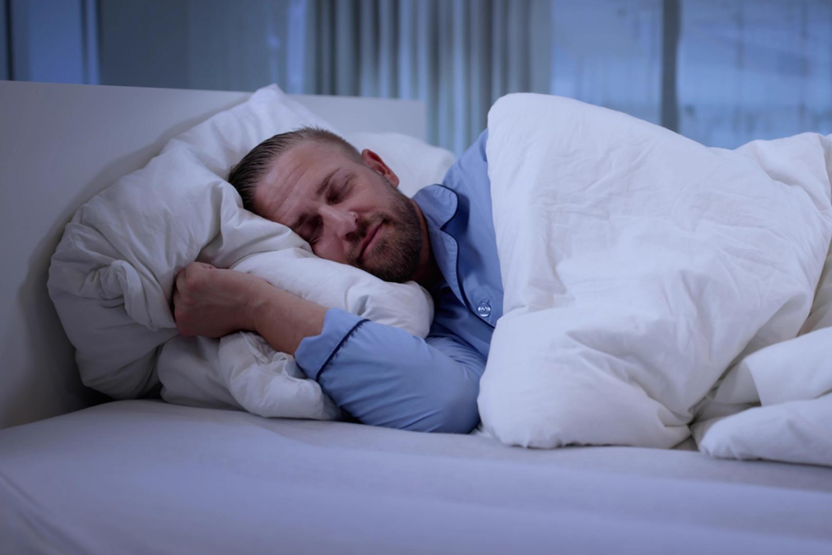 Briga o sebi kao preduvjet dobrote: Odricanje ponekad znači i odustati od pretrpavanja: recite 'ne' jednoj obvezi koja vas iscrpljuje bez razloga. Uvedite mali ritual koji vas puni, poput šetnje, ranijeg odlaska na spavanje ili toplog čaja bez žurbe. Kad ste vi mirniji i stabilniji, lakše ste i drugima nježniji.