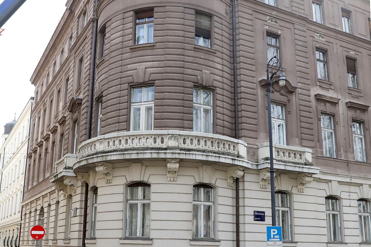 Zagreb: Državna tajnica Andreja Metelko Zgombić fotografira sanaciju zgrade ministarstva